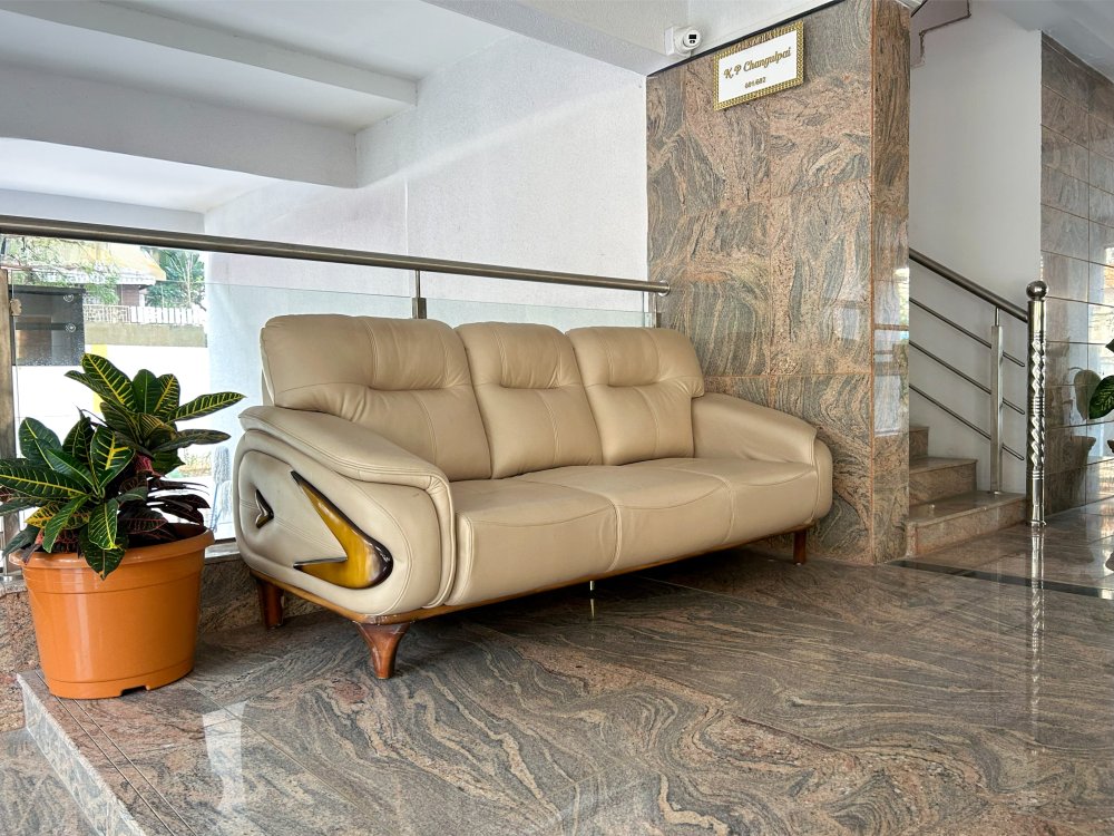 Lobby/Sitting area